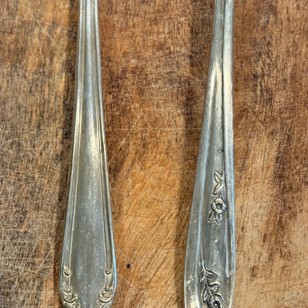 Wm Rogers Flatware Silver Mismatched Floral Spoon Fork Set